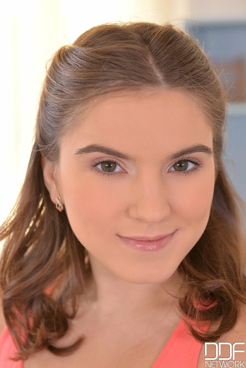 Диноченька, 22 года, 4 размер груди